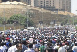 طلاب الأزهر يتظاهرون للمطالبة بإقالة رئيس الجامعة