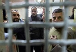 الاحتلال الصهيوني يفرج عن وزير فلسطيني سابق بعد عامين من الأسر