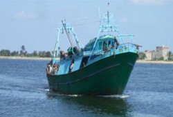 القبض على مركب مصري بدرنة الليبية على متنه 17 صيادًا
