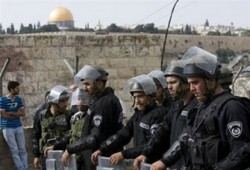 الاحتلال يمنع الشباب من دخول المسجد الأقصى المبارك