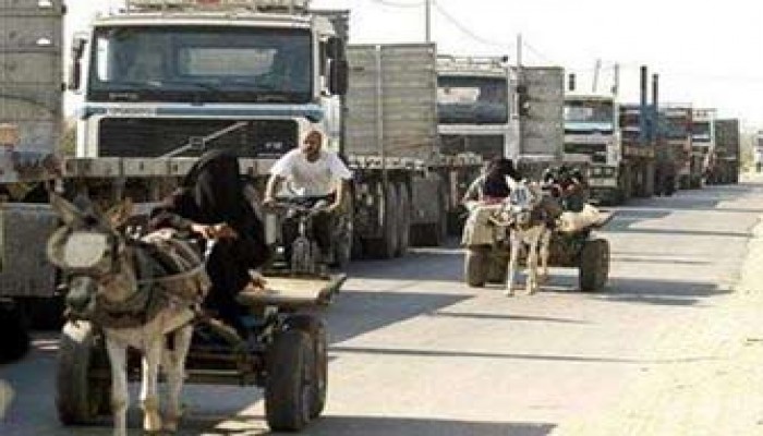 الاحتلال الصهيوني يغلق معابر غزة ويحتجز 2000 شاحنة