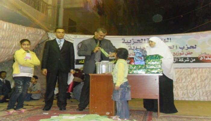 الحرية والعدالة تهدي رحلة عمرة للأم المثالية بدمنهور