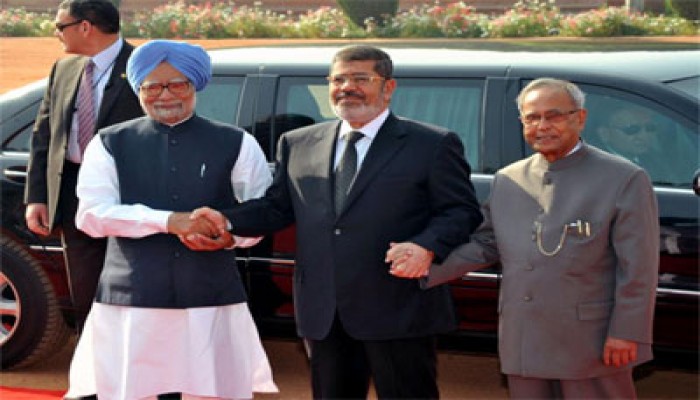 الرئيس مرسي يستقبل رئيسة حزب المؤتمر الحاكم في الهند