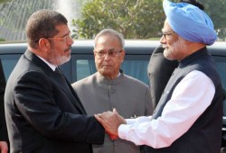 الرئيس مرسي يدعو الهند للمساهمة في تنمية قناة السويس