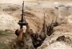 الجيش السوري الحر يسقط طائرة حربية بريف الرقة