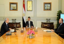 الرئيس مرسي يستعرض إستراتيجية تطوير قطاع الاتصالات