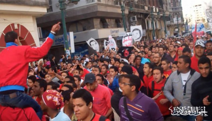 "ألتراس الأهلي" يعطلون الحركة بطريق مطار القاهرة