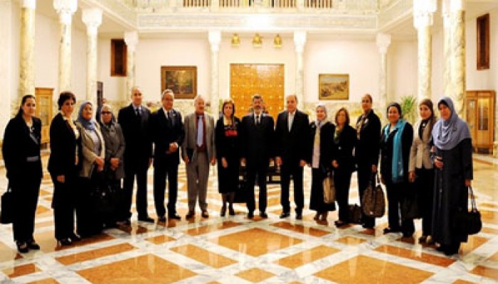 الرئيس مرسي يؤكد دعمه للمرأة ويتلقى دعوة لحضور عيدها