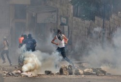 مواجهات بين الاحتلال ومتظاهرين على مدخل نابلس الجنوبي