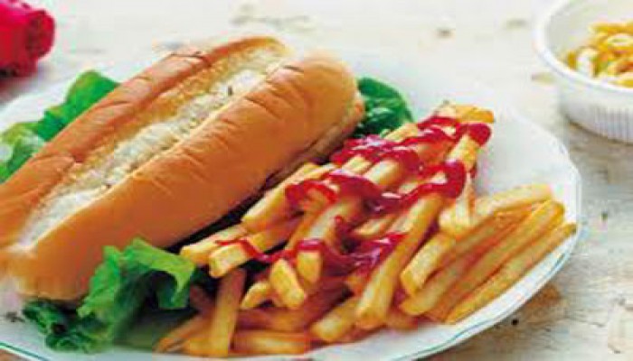 دراسة: تناول الوجبات السريعة بانتظام له نفس تأثير التهاب الكبد