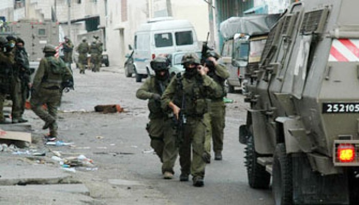 إصابة 20 فلسطينيًّا في مواجهاتٍ مع قوات الاحتلال بالخليل