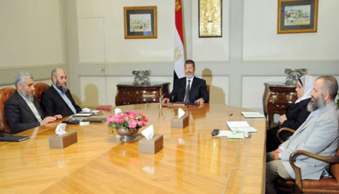 الرئيس مرسي يلتقي وفدًا من حزب النور