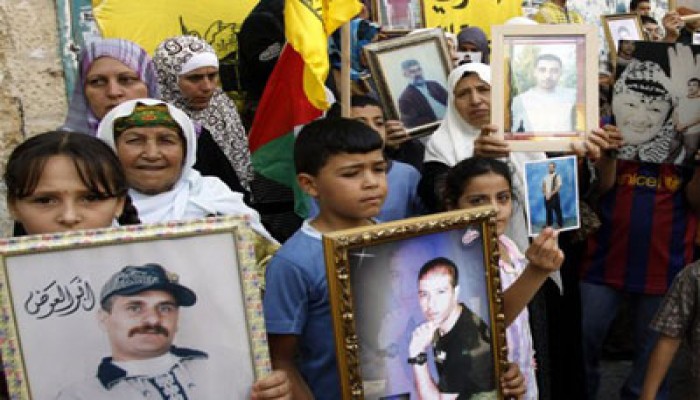 اعتصام بالقدس تضامنًا مع الأسرى المضربين عن الطعام