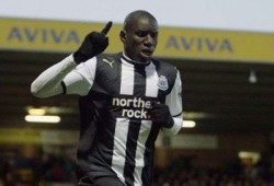 "ديمبا با" نجم "تشيلسي" الإنجليزي يتمنى أن يصلي بالمسجد الأقصى