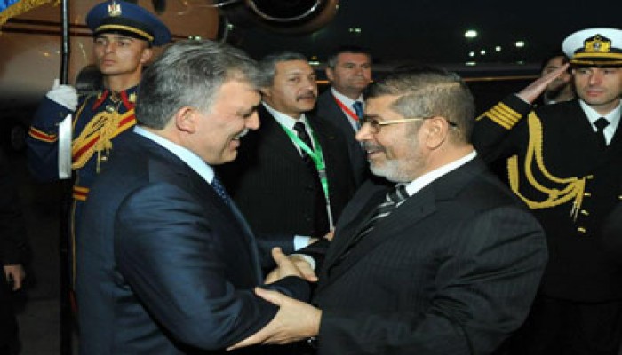 الرئيسان مرسي وجول يبحثان قضايا قمة "الإسلامي"