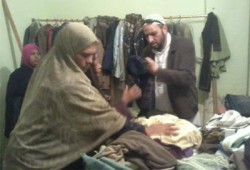 "الحرية والعدالة" يوزع ملابس و300 بطانية على الفقراء بالسويس