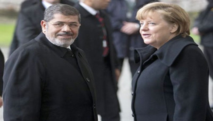 الرئيس يجري مباحثات مع ميركل لتوسيع التعاون الاقتصادي