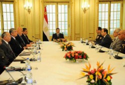 مجلس الدفاع الوطني برئاسة مرسي يبحث سبل إعادة الهدوء للشارع