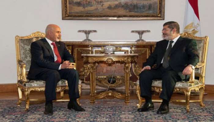 الرئيس مرسي بحث مع المقريف سبل تعزيز التعاون الاقتصادي