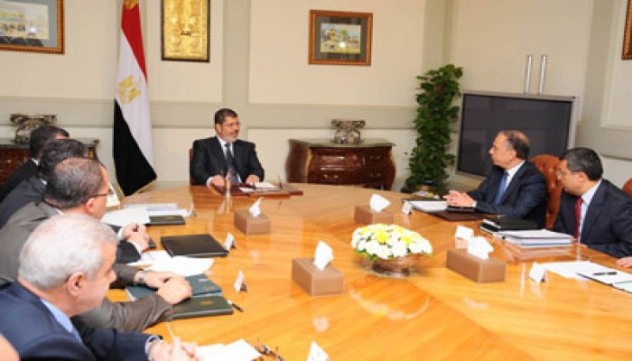 الرئيس مرسي يبحث مع قنديل آخر تطورات الوضع الاقتصادي