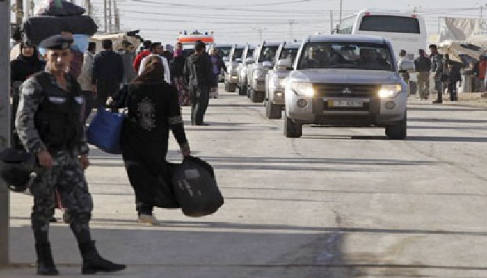 2100 لاجئ سوري فروا إلى الأردن أمس