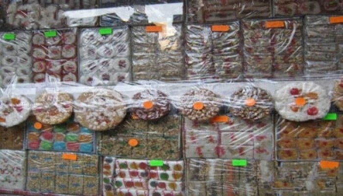 وفروا ثمن حلوى المولد وأطعموا البائس الفقير