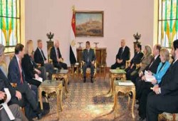 الرئيس مرسي يستقبل وفد مجلس الشيوخ الأمريكي