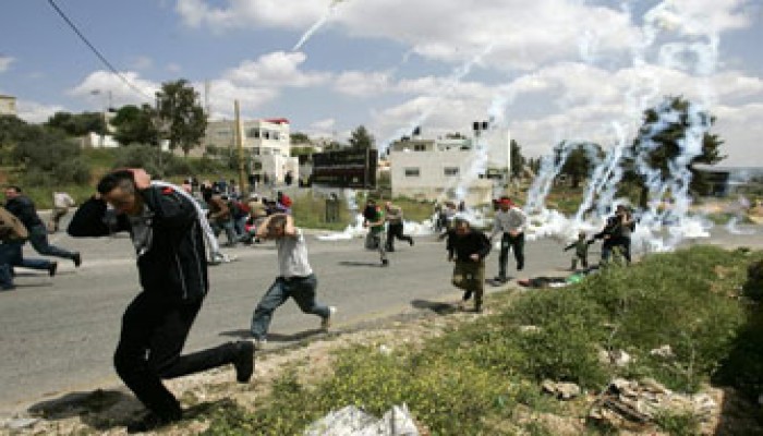 قوات الاحتلال تقمع مسيرة سلمية مناهضة للاستيطان بالضفة