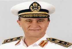 الرئيس مرسي يصدر قرارًا بمد خدمة الفريق مميش كرئيس لهيئة قناة السويس