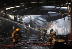 حريق ضخم يلتهم 75% من أحد أقدم أسواق الكويت