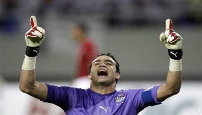 الحضري يشارك في معسكر المنتخب بالإمارات