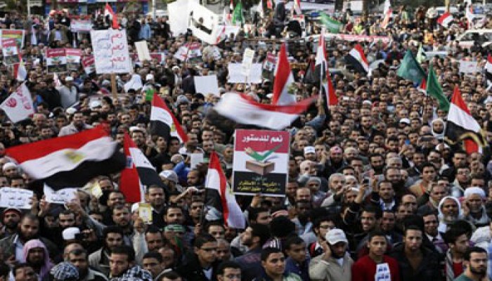 صحيفة بريطانية: التصويت بـ "نعم" في الاستفتاء نصر للرئيس مرسي