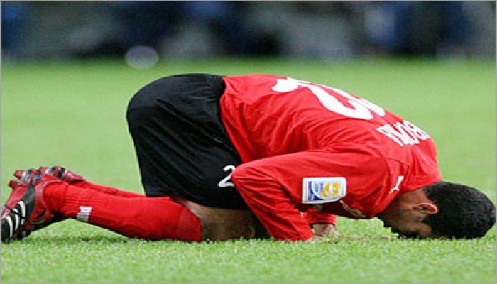 الاتحاد العربي يدعو أبو تريكة لتكريمه لفوزه بجائزة أفضل لاعب في إفريقيا