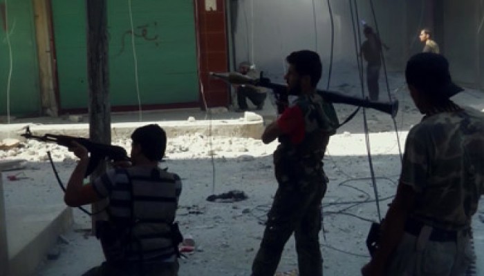 "الحر" يسيطر على كتيبة بحمص واشتباكات بالقرب من قصر بشار