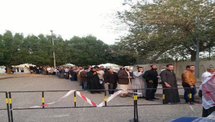طوابير الاستفتاء تمتد كيلومترين أمام السفارة المصرية بالكويت