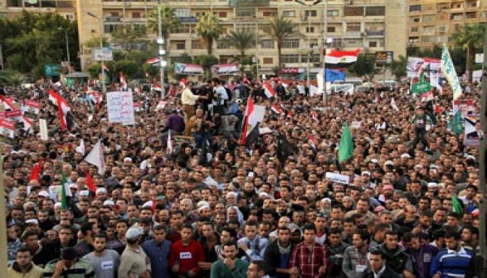 ميدان رابعة العدوية يتحول إلى كرنفال لدعم الرئيس والدستور