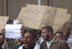 مسيرة لعمال شركة الغزل والنسيج بكفر الدوار تأييدًا للدستور الجديد