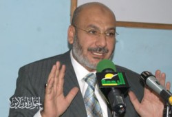 صفوت حجازي: لا يوجد في مصر من يمتلك الشرعية سوى الرئيس