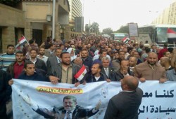 الآلاف يتجمعون أمام قصر "الاتحادية" تأييدًا لقرارات الرئيس