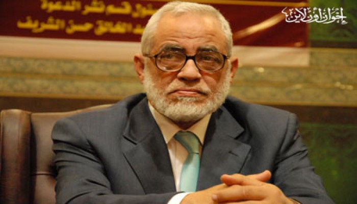 هل يجوز الحديث عن التصويت للدستور في المساجد بالنسبة لأئمة المساجد؟!