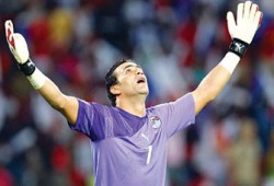 عصام الحضري يقرر البقاء مع المريخ السوداني