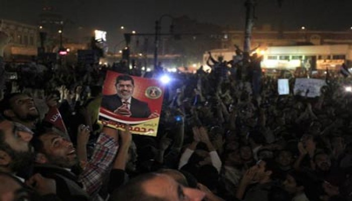 الآلاف بـ"قنا" ينظمون مسيرة لدعم قرارات الرئيس مرسي