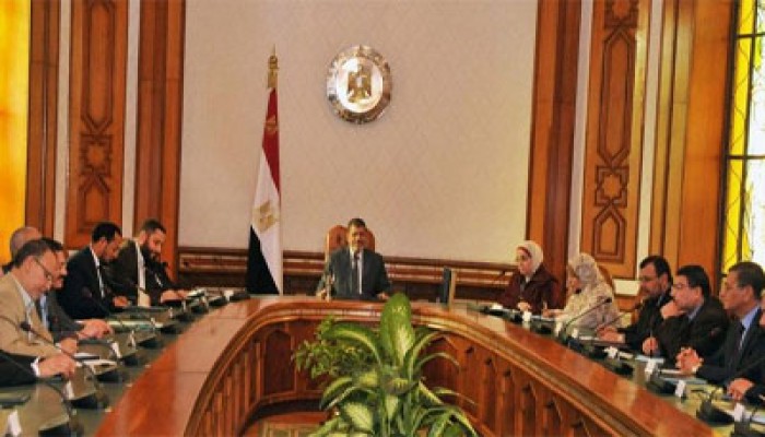 الرئيس مرسي يستعرض المشهد السياسي مع مساعديه ومستشاريه