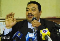 عصام مختار: ليست الديمقراطية بـ" حرق المقرات" والاعتداء على الرموز
