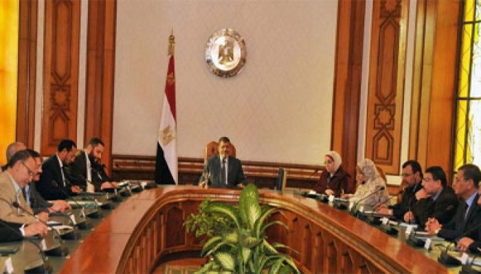 الرئيس مرسي يجتمع بمساعديه ومستشاريه