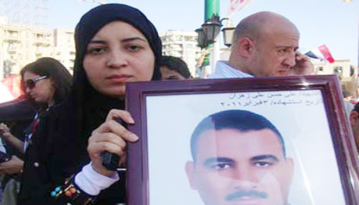 أسرة شهيد الثورة بالمنيا: قرارات الرئيس وفاء بوعده للشهداء