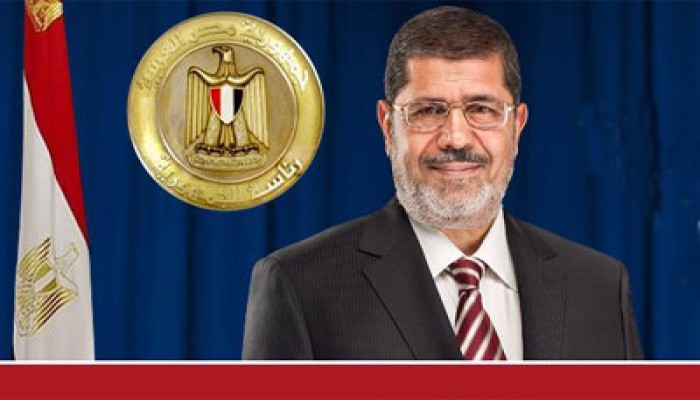الرئيس يصدر إعلانًا دستوريًّا جديدًا يقيل النائب العام ويعيد محاكمة قتلة الثوار