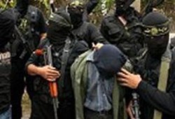 المقاومة تعدم 6 عملاء للصهاينة علنًا وسط غزة