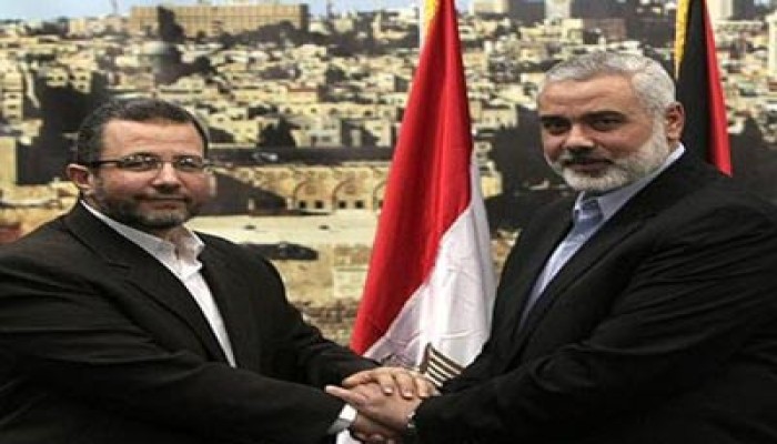قنديل يلتقي هنية ويتفقـد جرحى العدوان بـ"غزة"