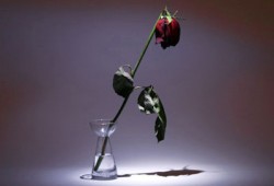 ابنتي المراهقة تهددني بالانتحار بسبب قسوة أبيها